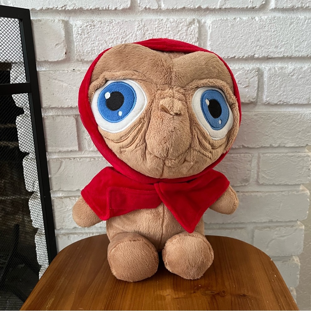 Universal Studios ET Extra
Terrestrial Plush NO Basket With Red Hood E.T.